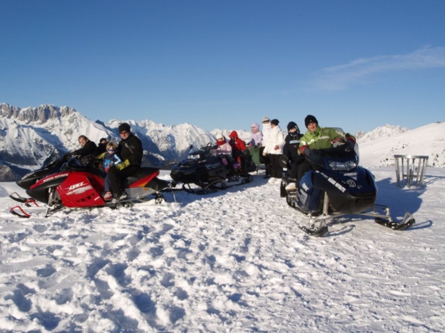 雪地摩托公园 
